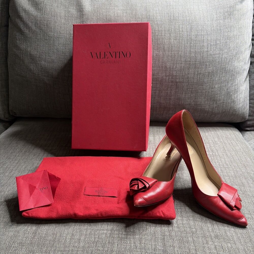 Valentino Garavani Vintage Red Rosette Kitten Heels Size 37.5 US 7 Leather Box